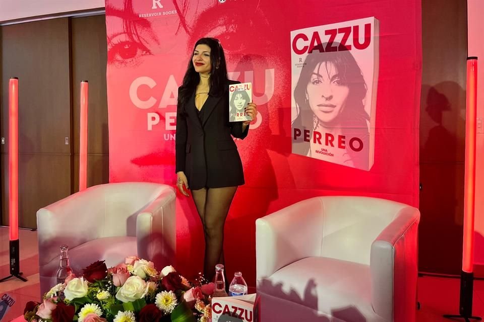 Habla Cazzu de machismo y sororidad en su nuevo libro