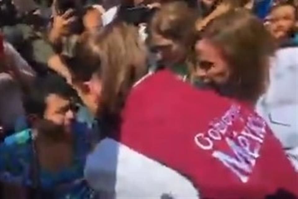 La Presidenta CSP recibió en su gira por el norte de Veracruz un reclamo en contra de la Gobernadora Rocío Nahle, ahí presente.