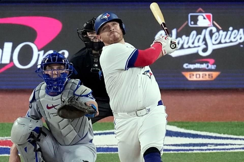 Alejandro Kirk è il primo giocatore nato in Messico a segnare un fuoricampo nella storia delle World Series.