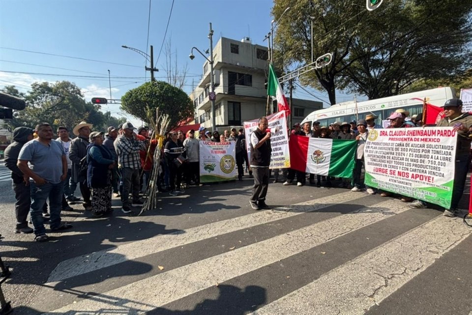 Cañeros continúan bloqueando Municipio Libre, al cruce con Cuauhtémoc.