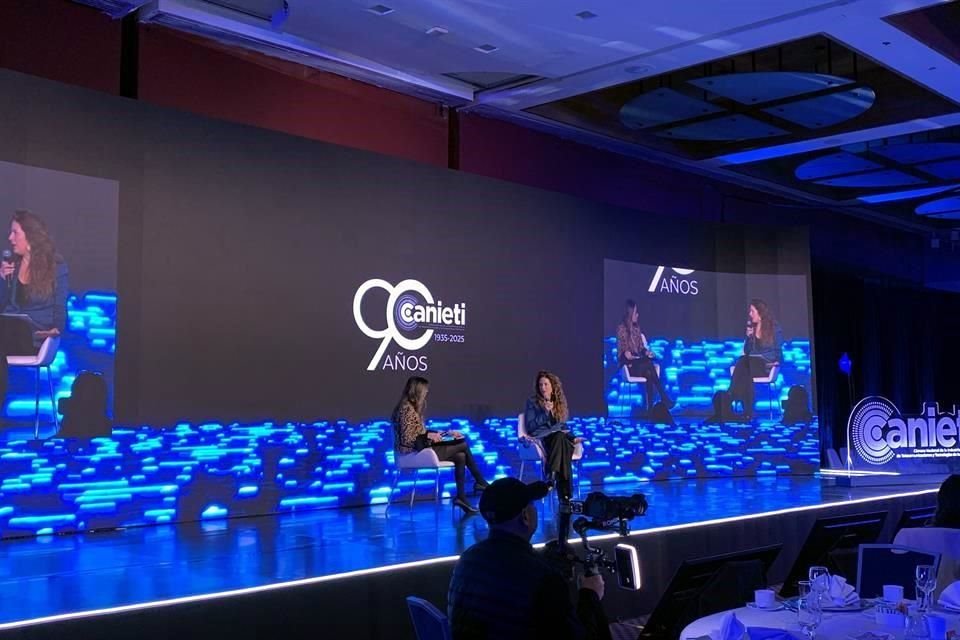 El espectro radioeléctrico es un insumo básico para la prestación de servicios de telecomunicaciones y radiodifusión.