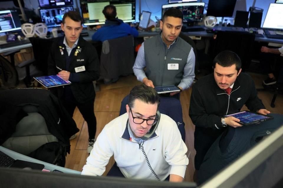 Los tres principales índices de Wall Street operaban con ligeras ganancias.