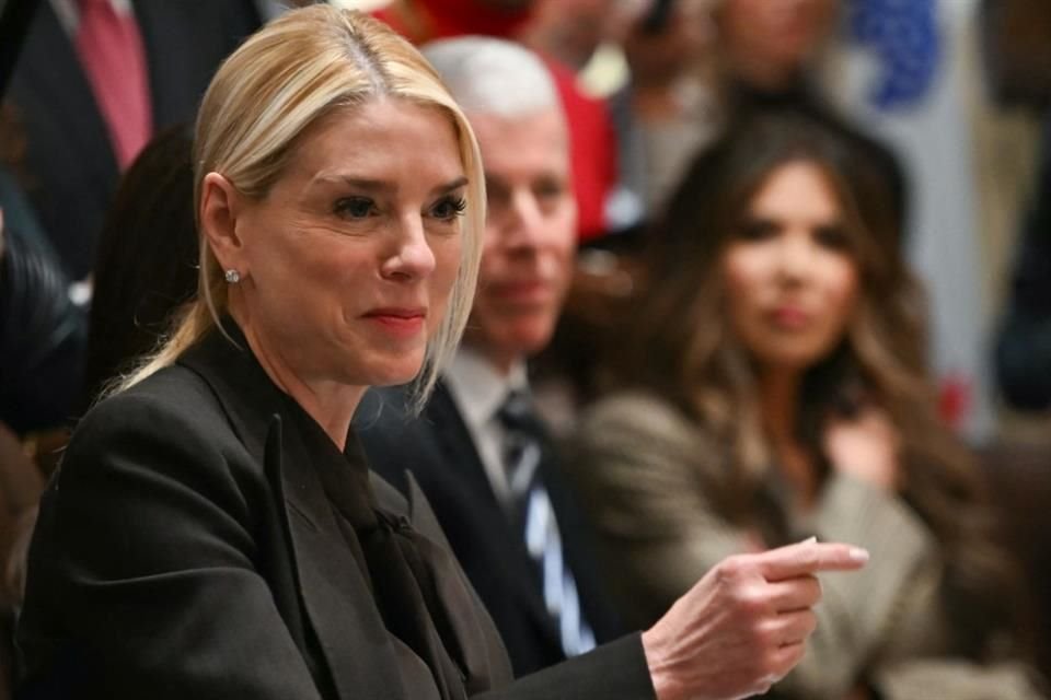 La Fiscal General Pam Bondi durante una reunión de gabinete en la Casa Blanca, el 2 de diciembre.
