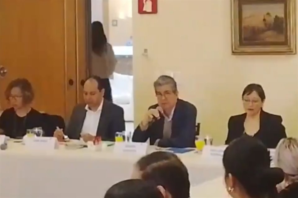 Sergio Kurczyn, director de Estudios Económicos de Banamex, dijo que deuda bruta de México alcanzaría 60% del PIB en 2027, lo que llevaría a más impuestos.