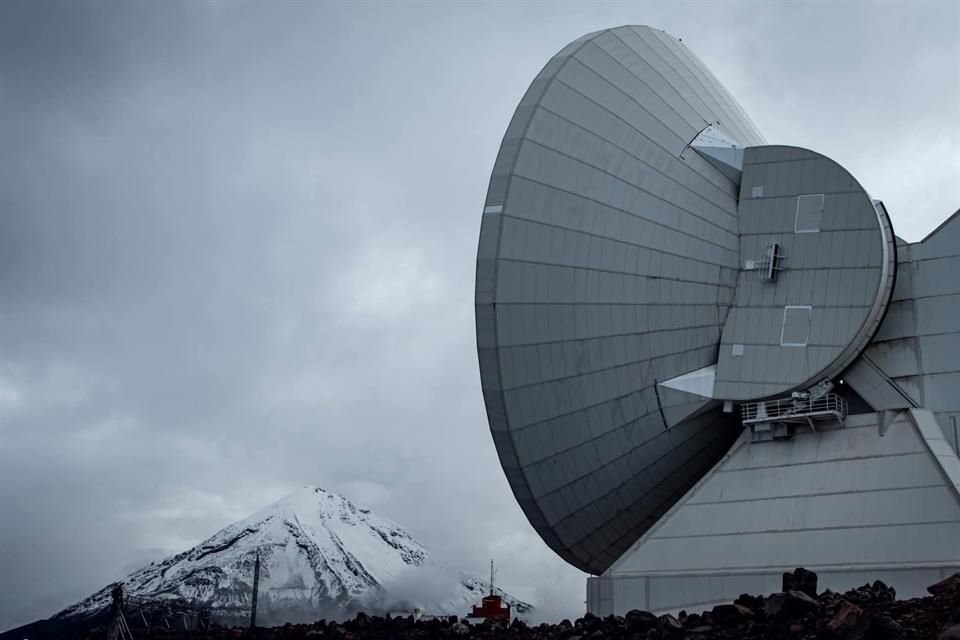 El Gran Telescopio Milimétrico (GTM) Alfonso Serrano, ubicado en la cima del Volcán Sierra Negra, es uno de los complejos científicos más importantes del País.