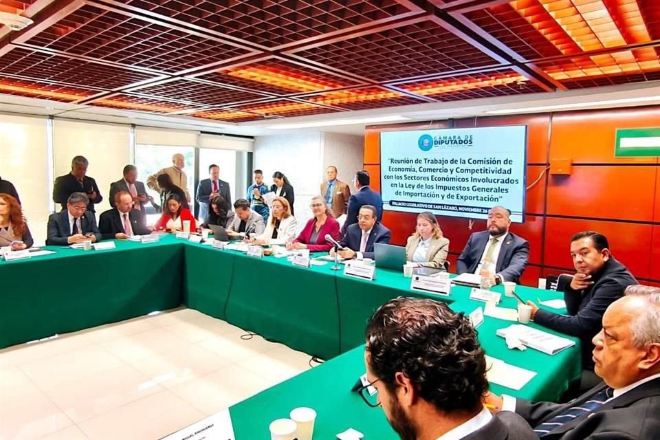 Reunión de trabajo de la Comisión de Economía para integrar el dictamen que que votarán hoy y que perfila más aranceles a productos chinos.