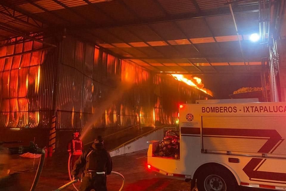 Primeras versiones indican que el incendio fue ocasionados por pirotecnia.