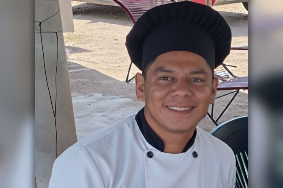 Eliel Cisneros, de 34 años de edad, se dirigía en su automóvil al restaurante Ajo y Chile, ubicado en la comunidad de Tres Palos, de Acapulco, cuando perdió contacto con su familia.