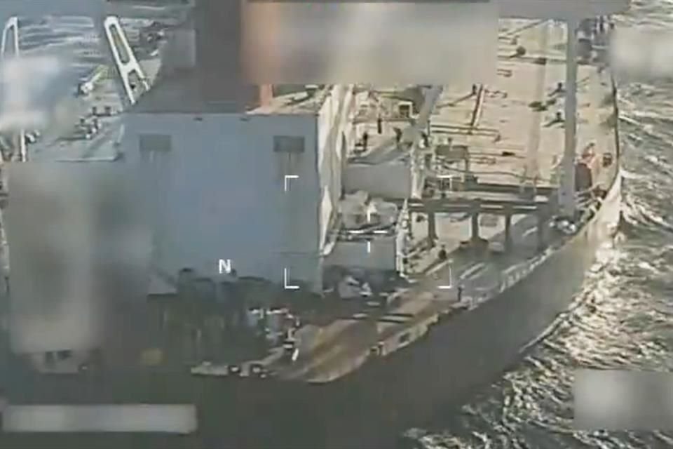 Venezuela denunció el 'robo descarado' de un buque petrolero incautado por EU en medio de su despliegue militar en el Caribe.