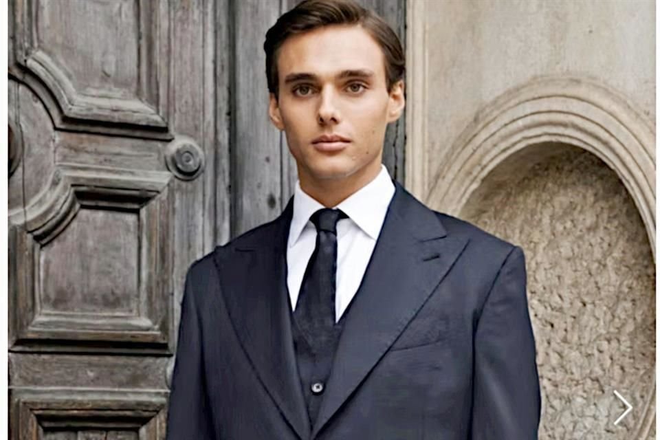 En la sala de Tarsa 1989 se siguen creando trajes a la medida de la elegancia que se requiera.