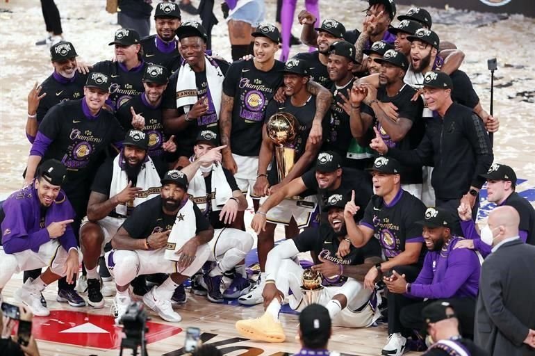 Tras vencer a Miami Heat en cuatro de seis juegos, los Lakers por fin festejaron.