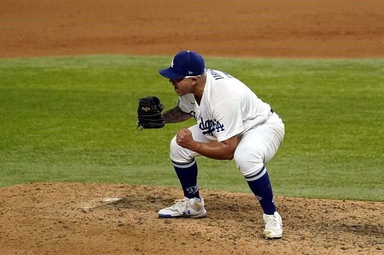 Con gran labor de relevo de los mexicanos Víctor González y Julio Urías, los Dodgers ganaron por primera vez en 32 años al vencer 3-1 a Rays.