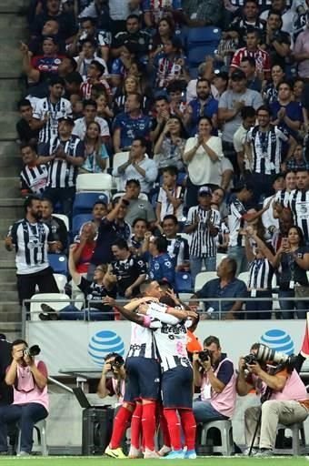El festejo del gol de Gallardo fue celebrado por los jugadores del Monterrey.